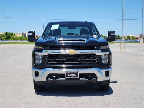 Used 2024 Chevrolet Silverado 2500 LT image 2
