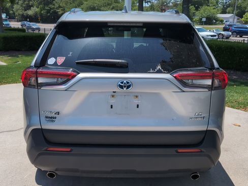 Used 2024 Toyota RAV4 LE AWD/4WD image 9