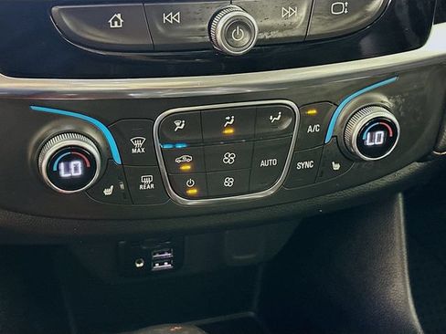 Used 2021 Chevrolet Traverse RS AWD/4WD image 21
