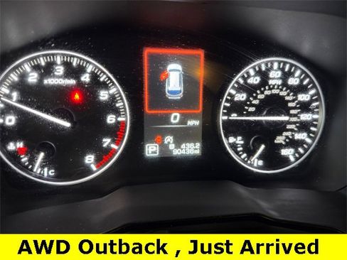 Used 2022 Subaru Outback Premium image 4