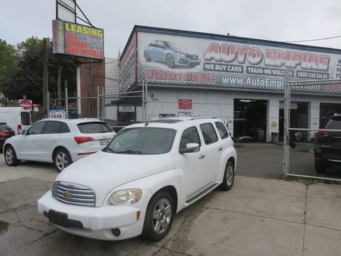 Used 2011 Chevrolet HHR LT FWD image 2