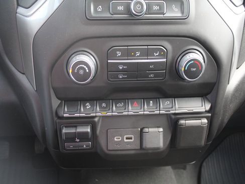 Used 2022 Chevrolet Silverado 1500 Custom Trail Boss AWD/4WD image 16