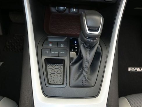 Used 2024 Toyota RAV4 Limited image 9