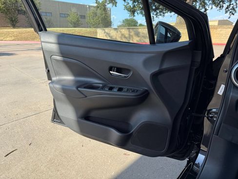 Used 2025 Nissan Versa SV FWD image 18