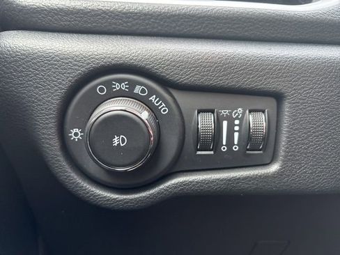 Used 2024 Chrysler Pacifica Touring-L w/ S Appearance Package image 19