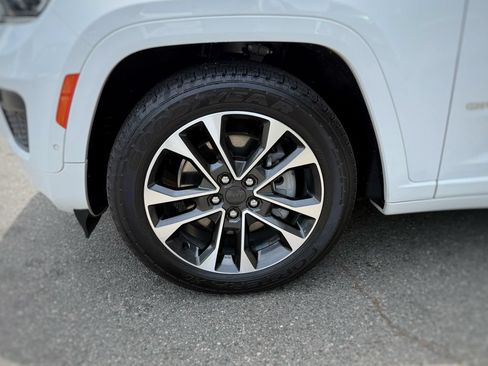 Used 2022 Jeep Grand Cherokee L Overland w/ Advanced Protech Group III AWD/4WD image 18
