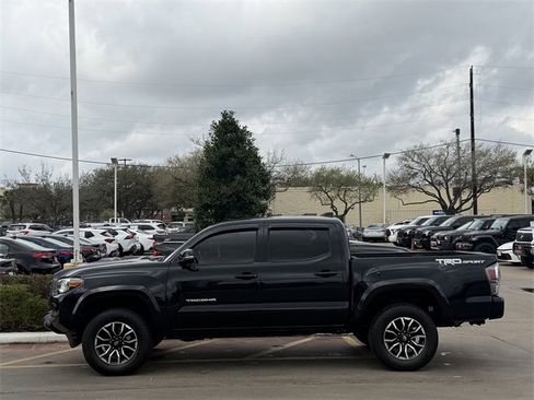 Used 2021 Toyota Tacoma TRD Sport w/ Technology Package image 4