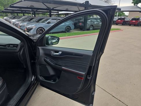 Used 2025 Ford Escape ST-Line AWD/4WD image 17