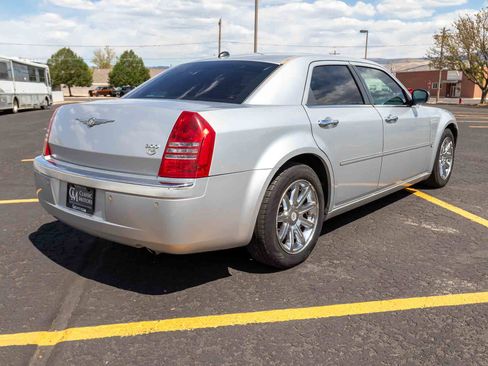 Used 2005 Chrysler 300 C w/ Navigation & Sound Group II RWD image 3