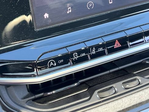 Used 2025 Jeep Compass Latitude w/ Sun & Sound Group AWD/4WD image 25