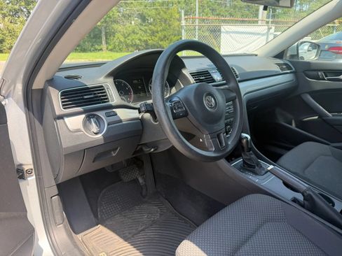 Used 2013 Volkswagen Passat 2.5 S FWD image 9