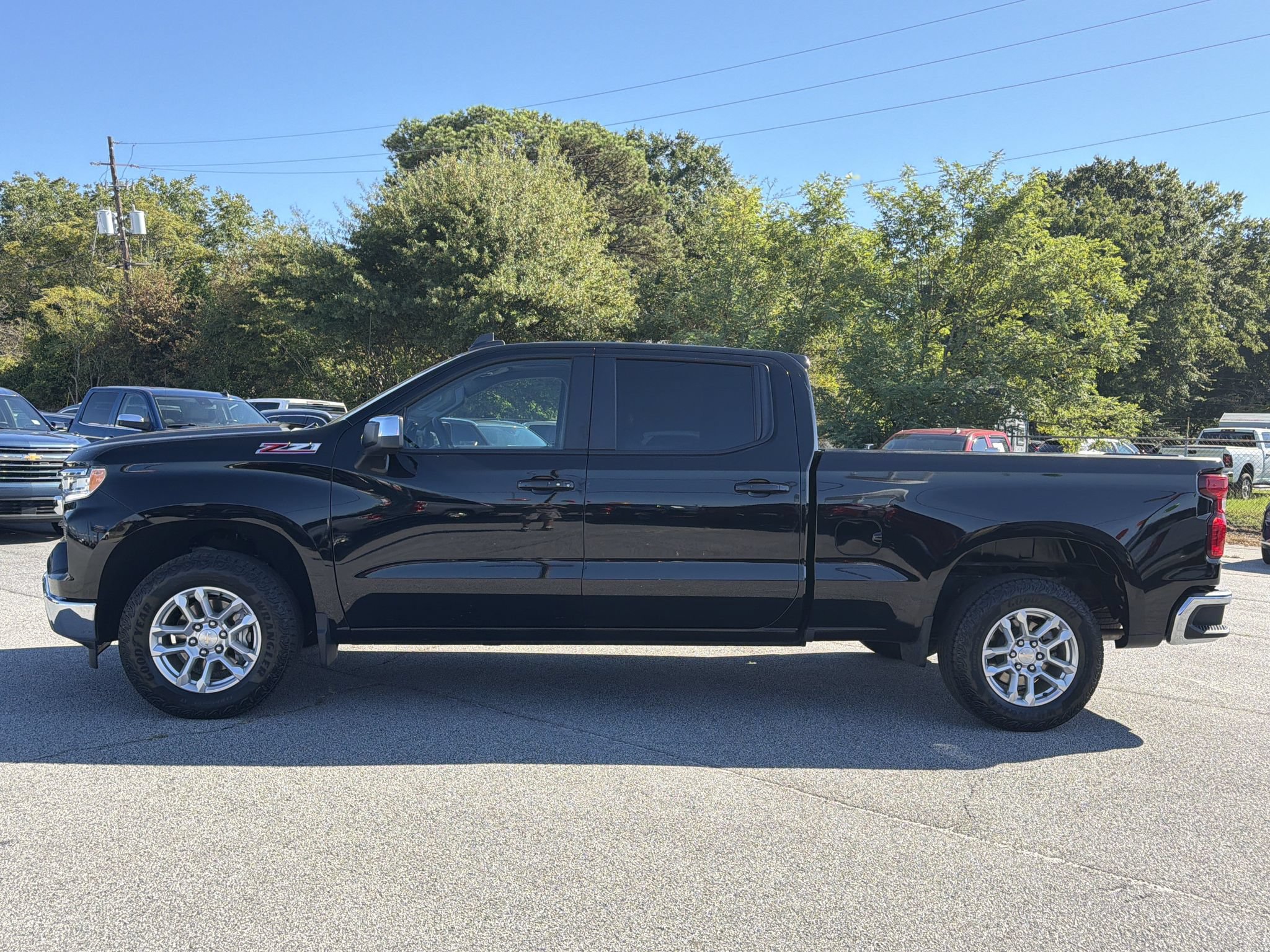 Used 2023 Chevrolet Silverado 1500 LT w/ Z71 Off-Road Package AWD/4WD image 17