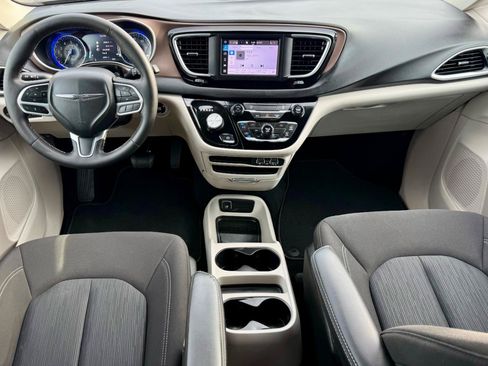 Used 2024 Chrysler Voyager LX FWD image 31