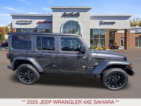 Certified 2025 Jeep Wrangler Unlimited Sahara w/ Safety Group AWD/4WD image 7