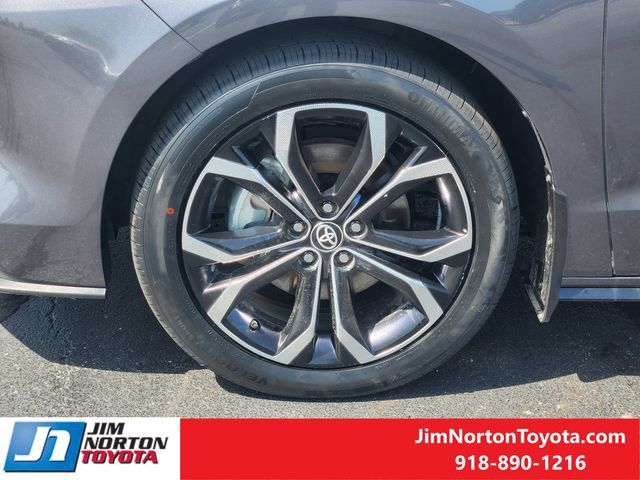 Used 2025 Toyota Sienna Platinum FWD image 13