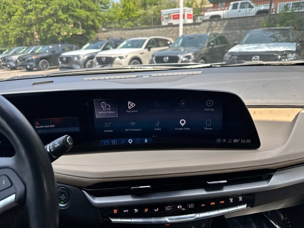 Used 2024 Cadillac XT4 Luxury w/ Cold Weather Package FWD image 17