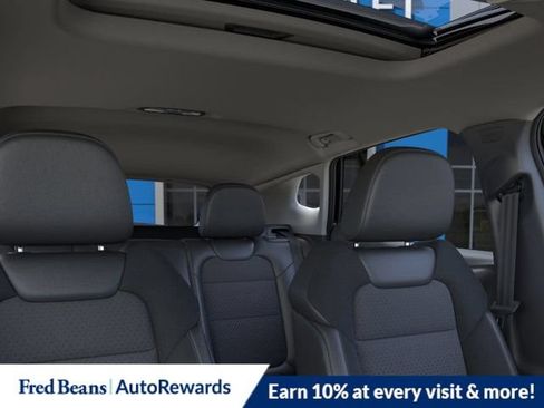 New 2026 Chevrolet Trax LT w/ Sunroof Package FWD image 28