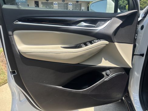 Used 2019 Buick Enclave Essence AWD/4WD image 14