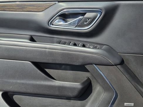 Used 2023 Chevrolet Suburban Premier image 23