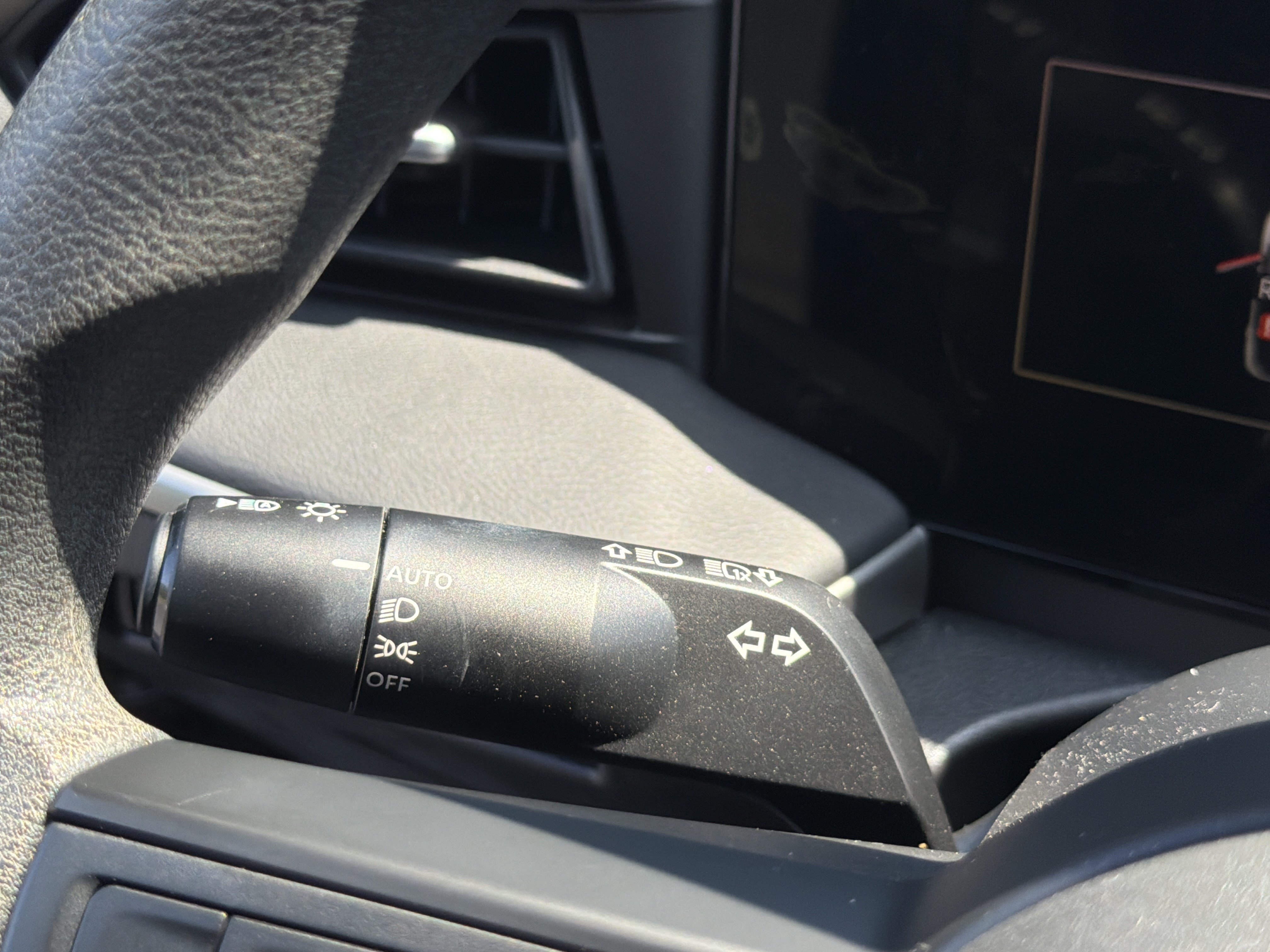 Used 2025 Nissan Kicks S FWD image 25