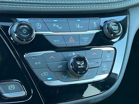 New 2026 Chrysler Pacifica Select FWD image 26