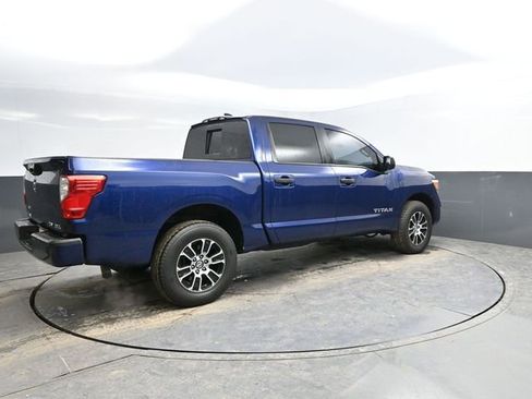 Used 2022 Nissan Titan SV image 10