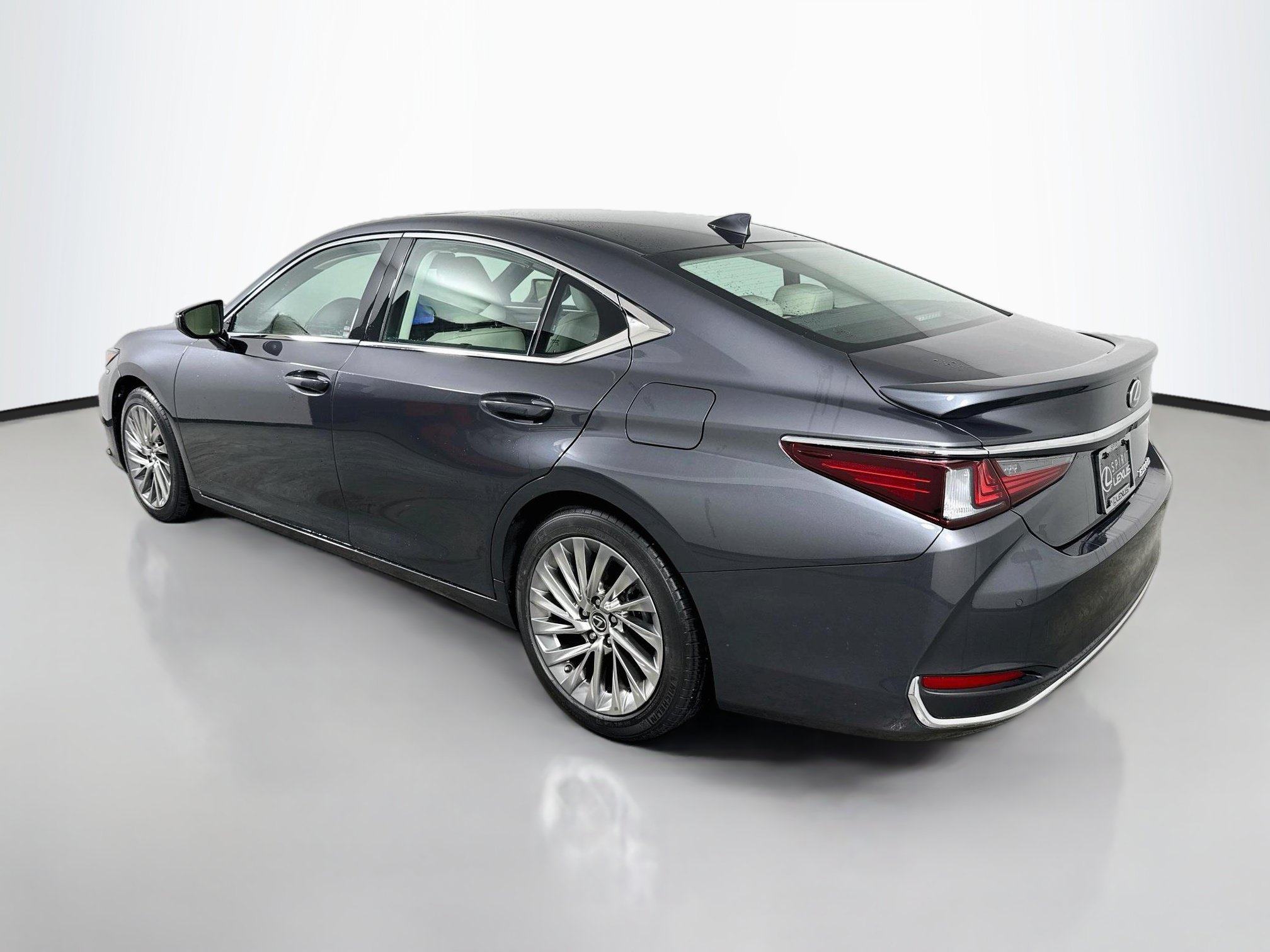 Used 2023 Lexus ES 300h Ultra Luxury FWD image 5