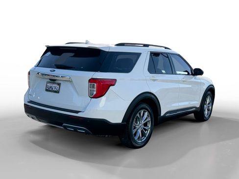Used 2021 Ford Explorer XLT w/ Equipment Group 202A RWD image 5