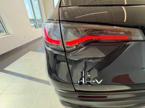 Used 2025 Honda HR-V LX image 8