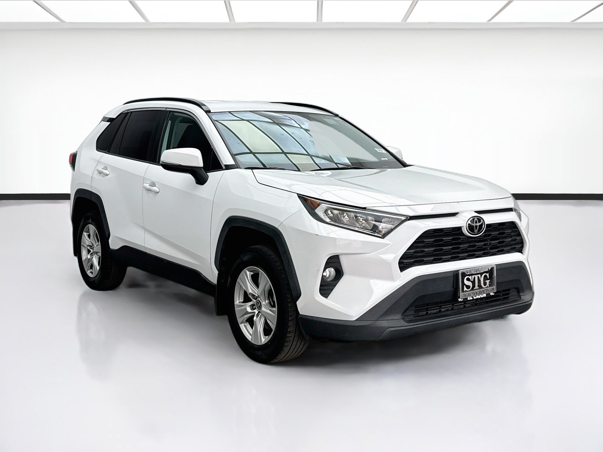 Used 2021 Toyota RAV4 XLE w/ Carpet Mat Package (TMS) FWD image 3