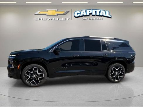 Used 2025 Chevrolet Traverse High Country FWD image 2