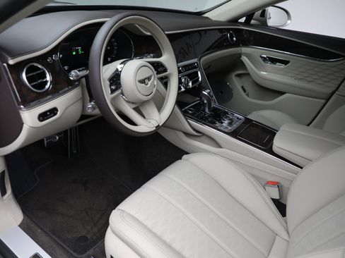 New 2025 Bentley Flying Spur Plug-In Hybrid image 18