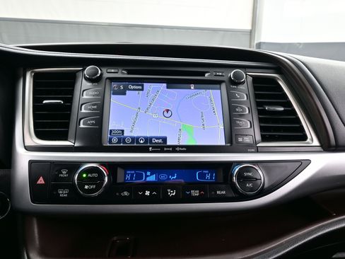 Used 2019 Toyota Highlander XLE image 21
