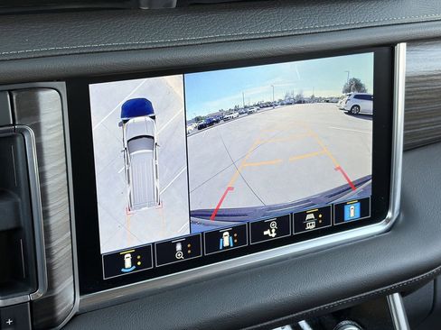 Used 2021 GMC Yukon Denali w/ Denali Premium Package image 28