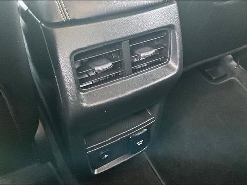 Used 2024 Ford Edge Titanium image 29