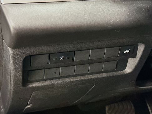 Used 2024 Mitsubishi Outlander SE image 17