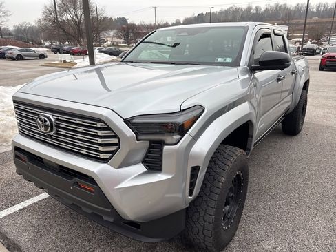 Used 2025 Toyota Tacoma Limited image 2