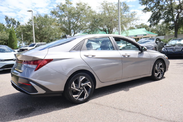 Used 2024 Hyundai Elantra Limited FWD image 8