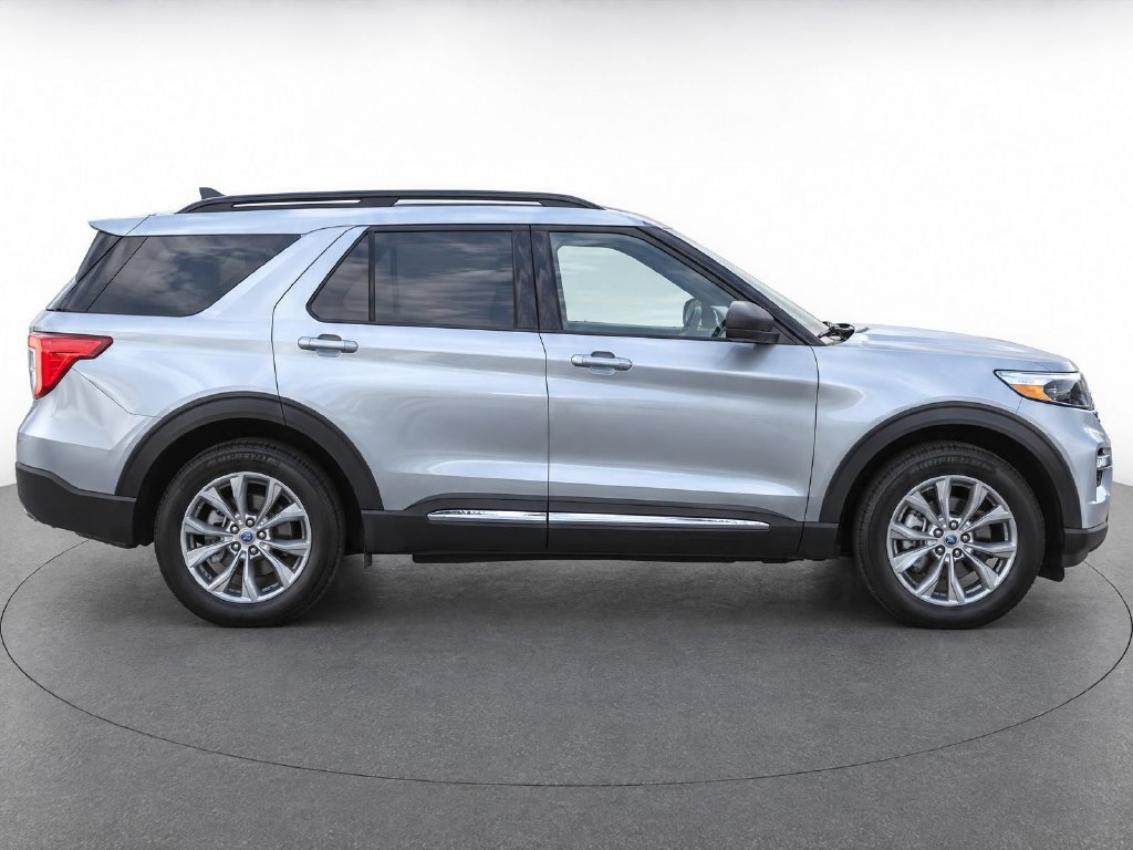 Certified 2023 Ford Explorer XLT w/ Equipment Group 202A AWD/4WD image 8