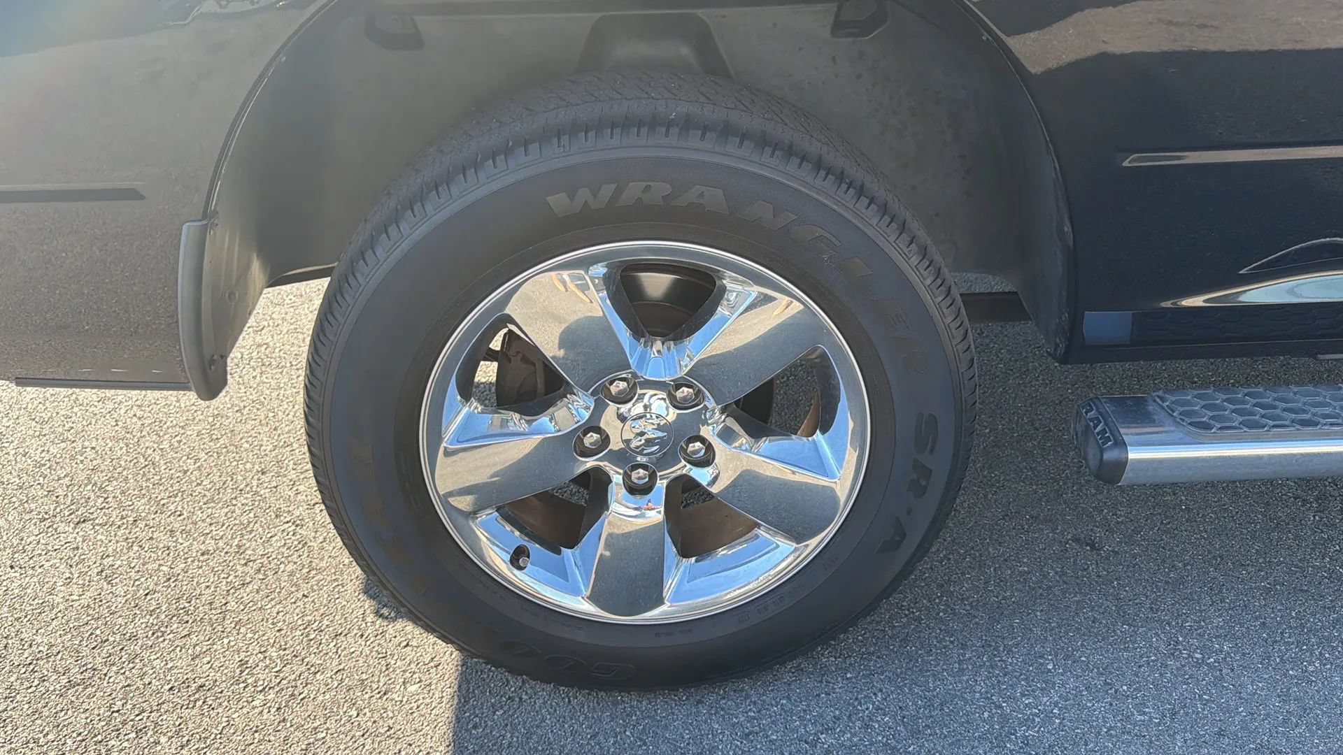 Used 2015 RAM 1500 Express w/ Black Ram 1500 Express Group AWD/4WD image 9
