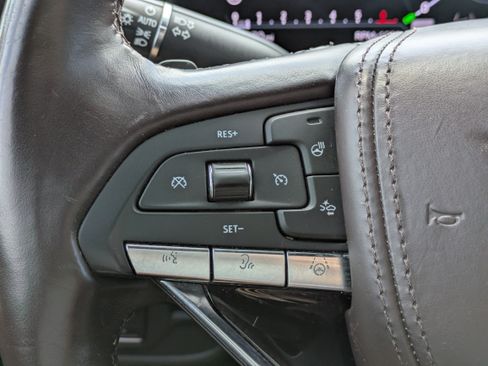 Used 2022 Cadillac Escalade Premium Luxury Platinum AWD/4WD image 26