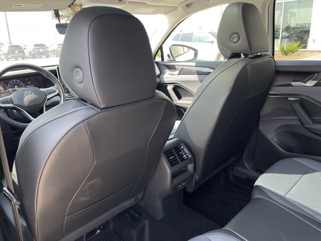 New 2026 Volkswagen Tiguan SE FWD image 17