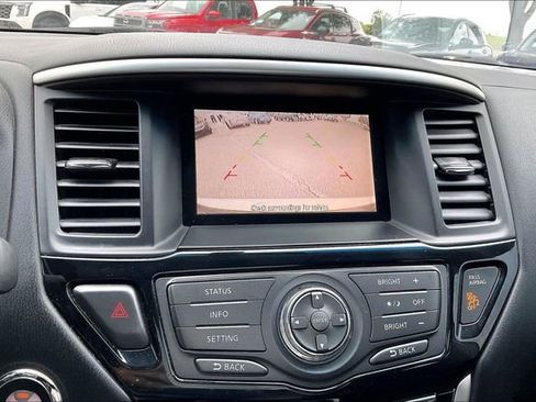 Used 2015 Nissan Pathfinder SV FWD image 19