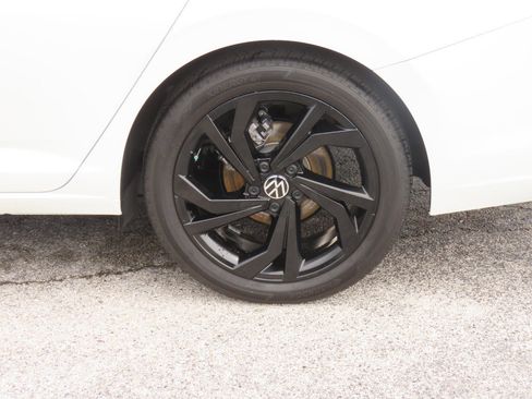 Used 2025 Volkswagen Jetta SE FWD image 17