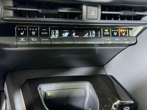 Certified 2025 Toyota Crown Signia AWD/4WD image 10