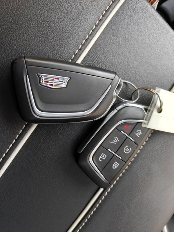 Used 2023 Cadillac Escalade ESV Premium Luxury AWD/4WD image 43