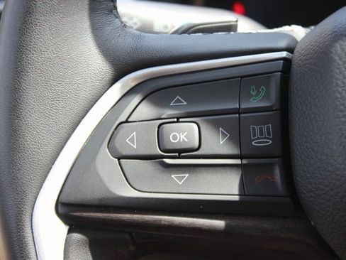 Used 2022 Jeep Grand Cherokee Limited image 15