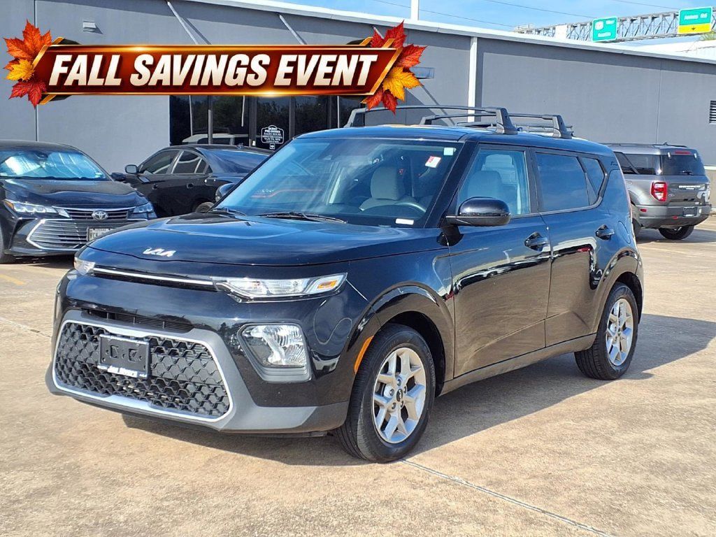 Certified 2022 Kia Soul LX w/ Technology Package FWD image 3