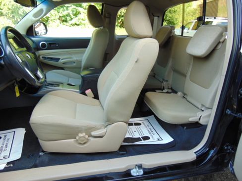 Used 2013 Toyota Tacoma 4x4 Access Cab V6 w/ SR5 Pkg image 5