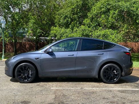Used 2023 Tesla Model Y Long Range image 4
